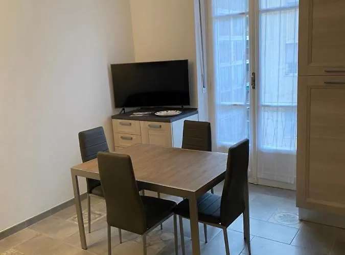 Tirreno Apartment *